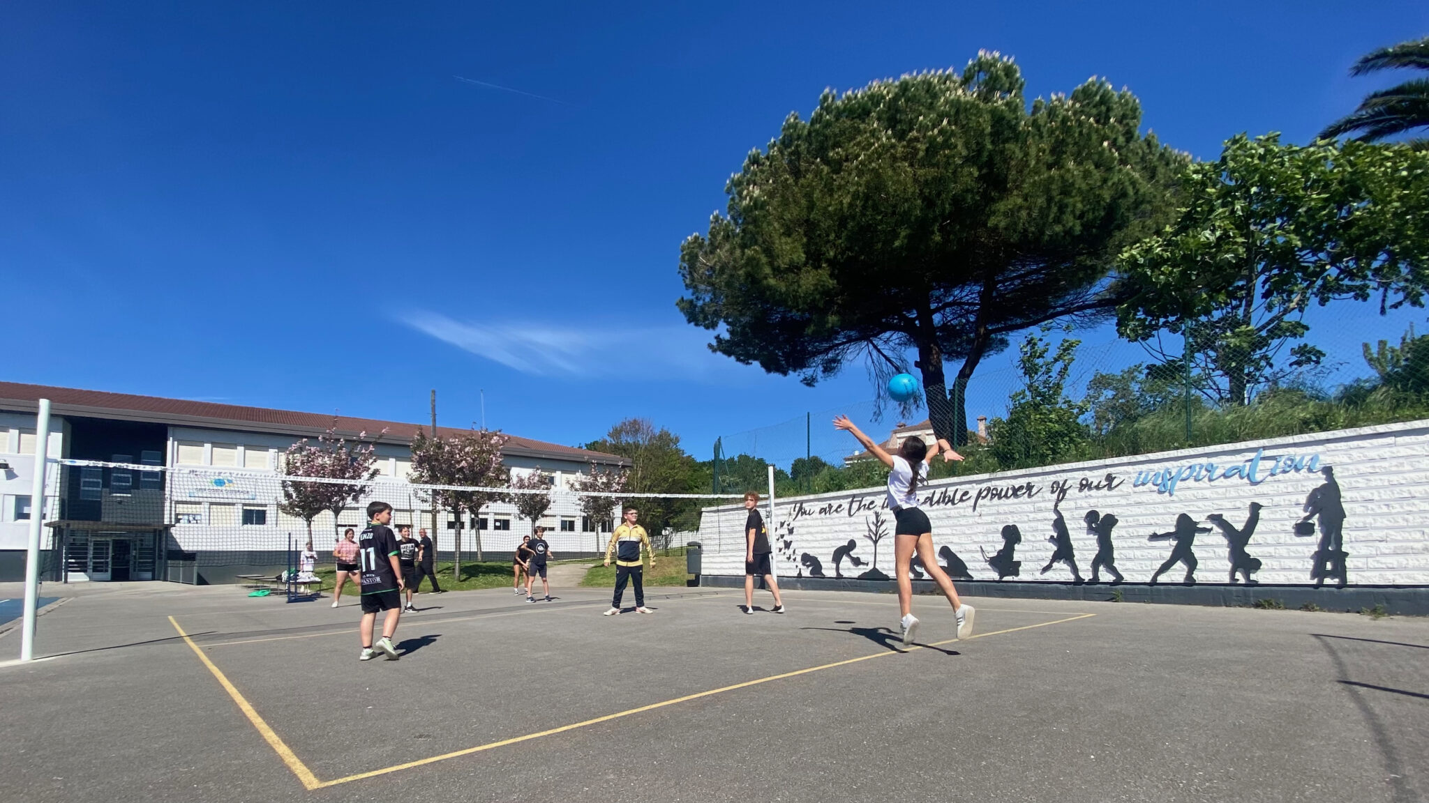 RECREOS ACTIVOS INSTALACIÓN POSTES RED VOLEIBOL